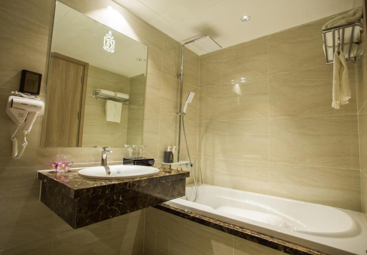 8B Hotel & Spa Хошимин Екстериор снимка