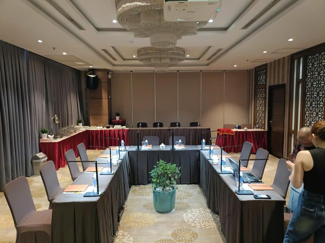8B Hotel & Spa Хошимин Екстериор снимка